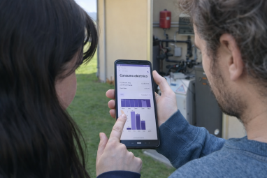 La aplicación de FORTESIE, manejada por dos personas usuarias desde el móvil.