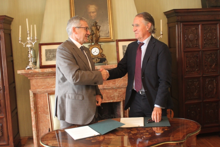 Rector de la Universidad de Oviedo y CTIC Centro Tecnológico en la firma del convenio. 